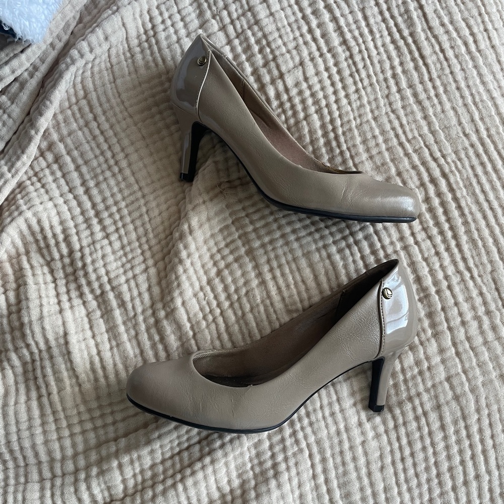 Life Stride Pumps - Nude